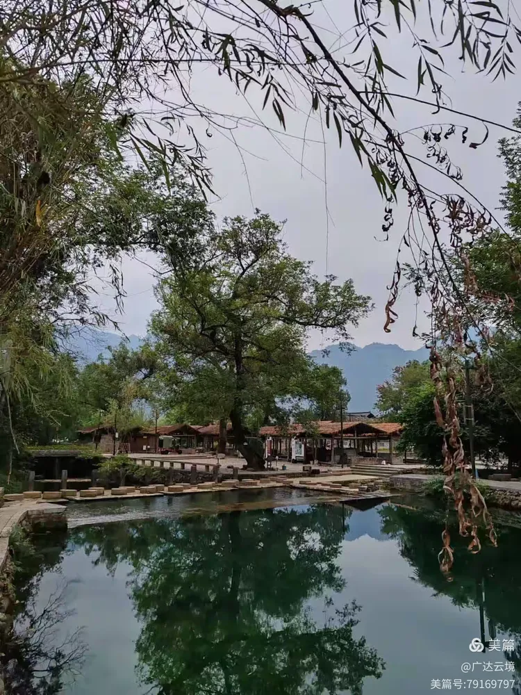 分享10月份贵州省铜仁市江口县云舍村神龙潭的深蓝绿色的水